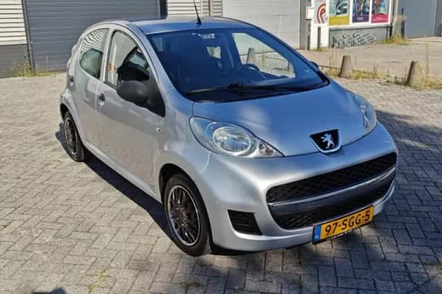 Peugeot 107 (2009) thumbnail 3