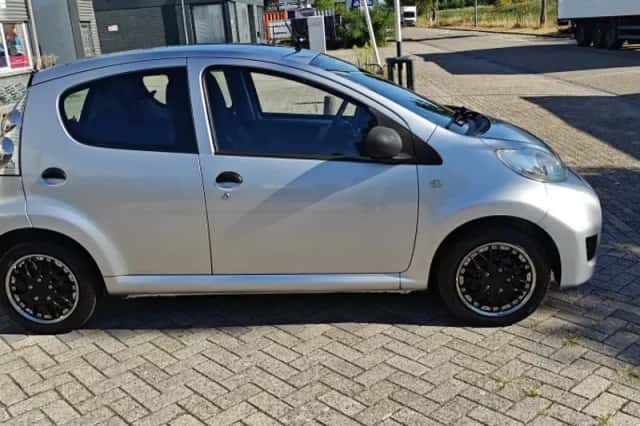 Peugeot 107 (2009) thumbnail 4