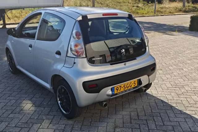 Peugeot 107 (2009) thumbnail 6