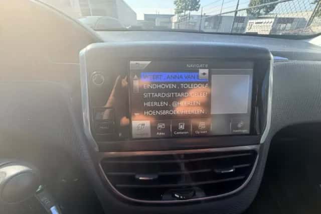 Peugeot 2008 (2014) thumbnail 4