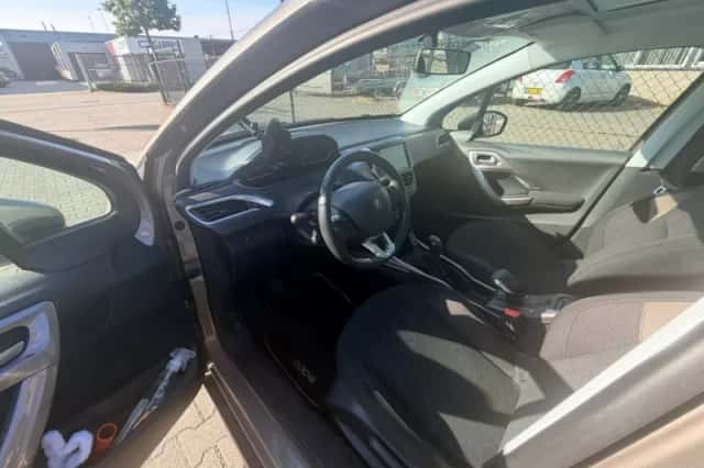 Peugeot 2008 (2014) thumbnail 5