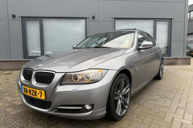 BMW 3-Serie (2011) thumbnail 1