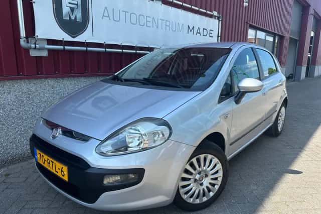 Fiat Punto (2011) thumbnail 1