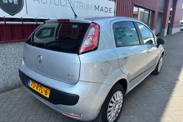 Fiat Punto (2011) thumbnail 2