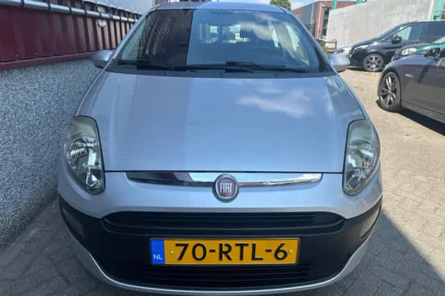 Fiat Punto (2011) thumbnail 3