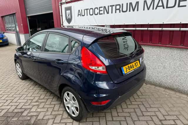 Ford Fiesta (2010) thumbnail 3