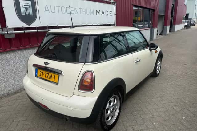 MINI One (2008) thumbnail 2