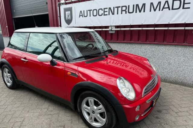 MINI Cooper (2006) thumbnail 3