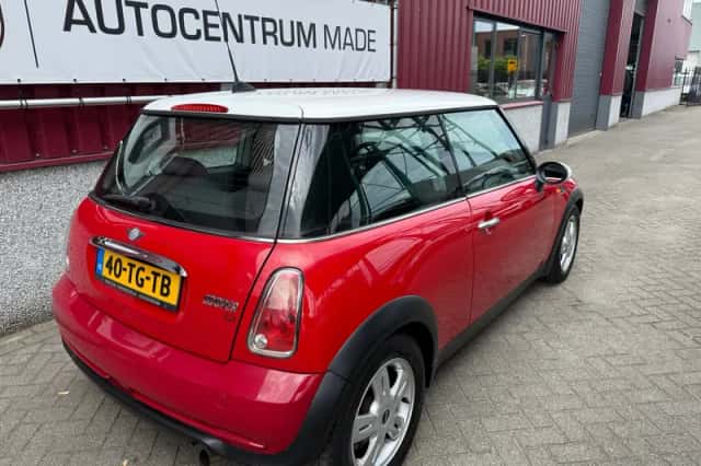 MINI Cooper (2006) thumbnail 4
