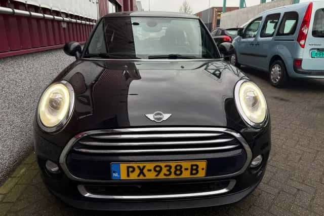 MINI Cooper (2017) thumbnail 2