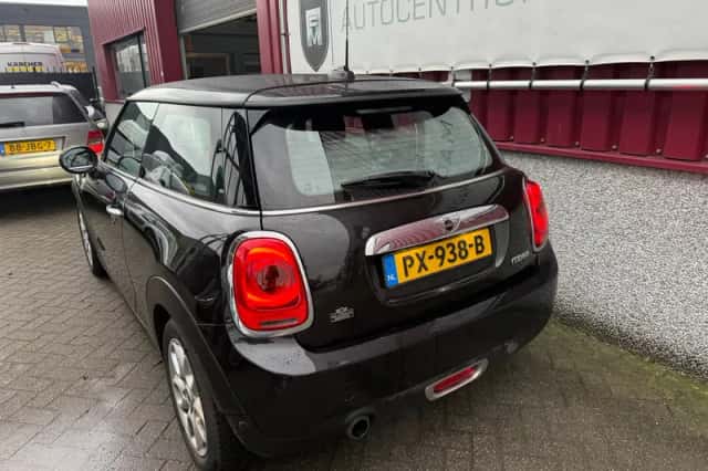 MINI Cooper (2017) thumbnail 4
