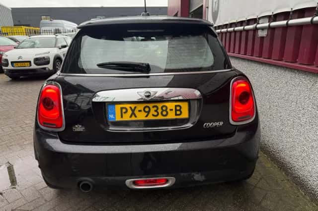 MINI Cooper (2017) thumbnail 5