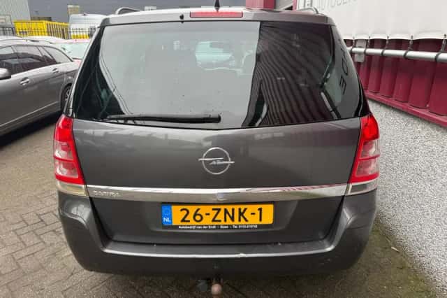 Opel Zafira (2012) thumbnail 3