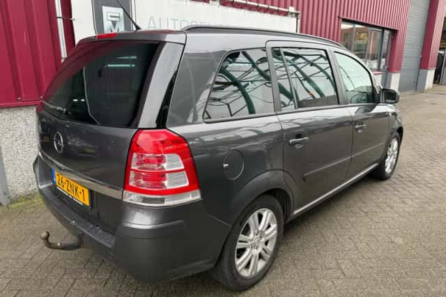 Opel Zafira (2012) thumbnail 5