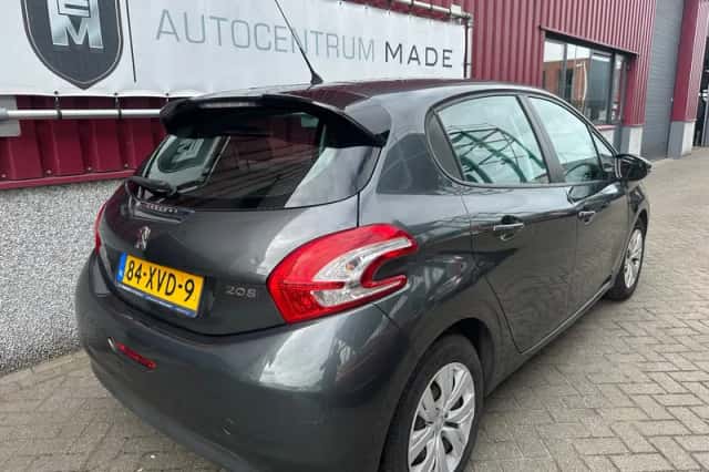 Peugeot 208 (2012) thumbnail 2