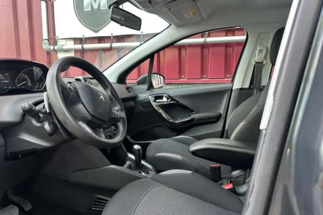 Peugeot 208 (2016) thumbnail 4