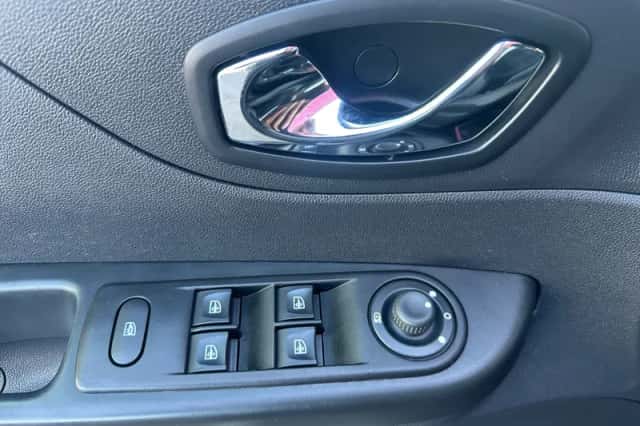 Renault Captur (2016) thumbnail 5