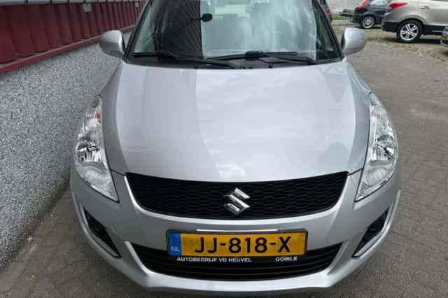 Suzuki Swift (2015) thumbnail 3