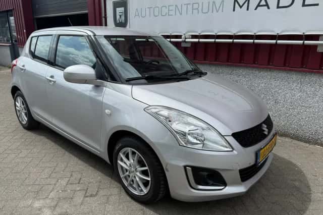 Suzuki Swift (2015) thumbnail 5
