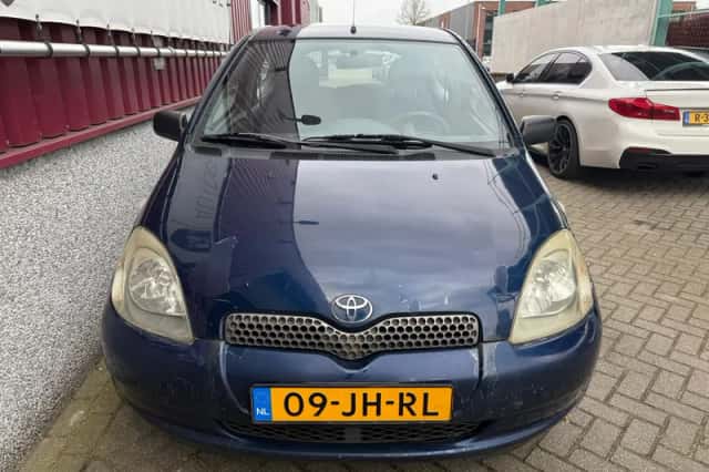 Toyota Yaris (2002) thumbnail 2