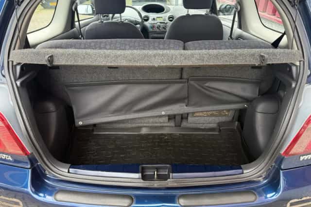 Toyota Yaris (2002) thumbnail 5