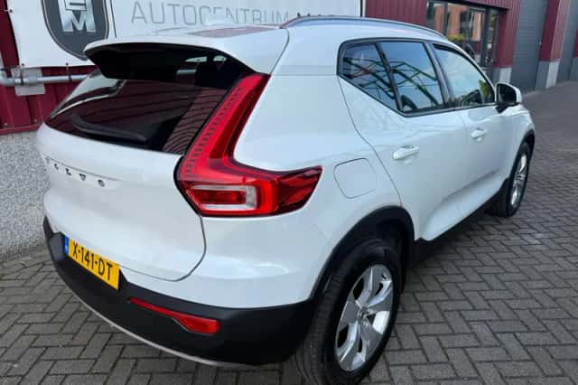 Volvo XC40 (2021) thumbnail 2