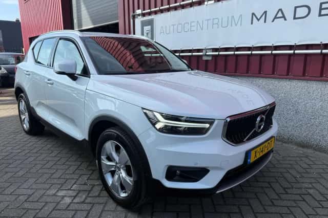 Volvo XC40 (2021) thumbnail 3