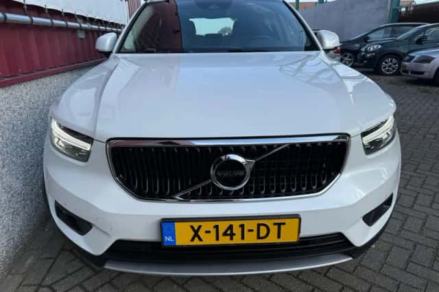 Volvo XC40 (2021) thumbnail 4
