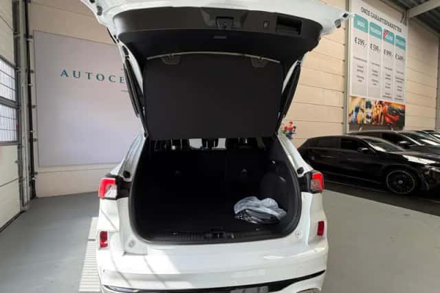 Ford Kuga (2023) thumbnail 4