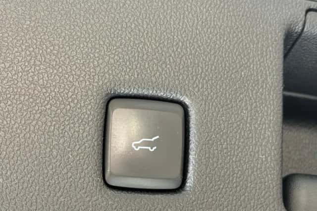Ford Kuga (2023) thumbnail 5