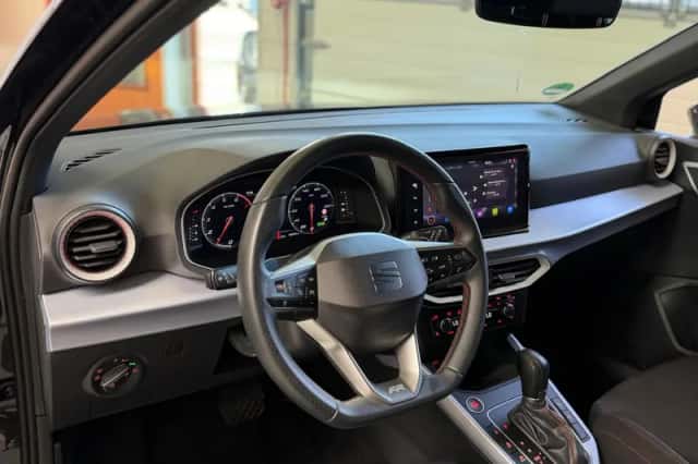 SEAT Arona (2024) thumbnail 2