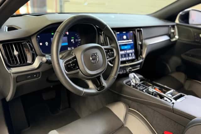 Volvo V60 (2025) thumbnail 2