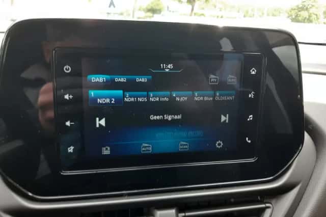 Suzuki S-Cross (2023) thumbnail 6