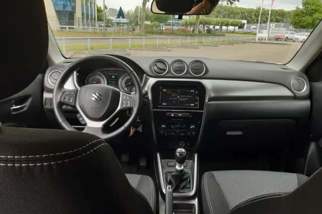 Suzuki Vitara (2022) thumbnail 3