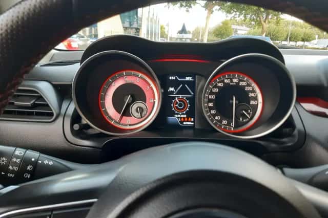 Suzuki Swift (2022) thumbnail 4