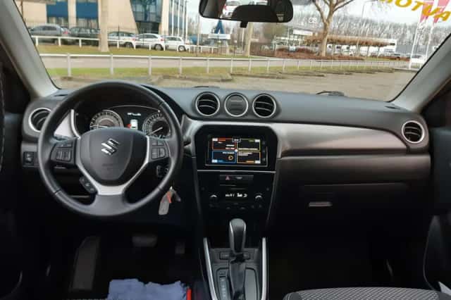 Suzuki Vitara (2020) thumbnail 3