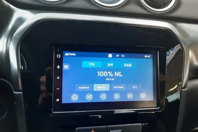 Suzuki Vitara (2022) thumbnail 5