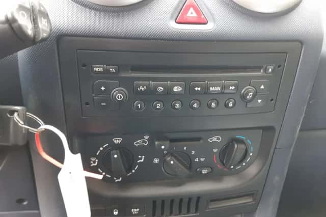 Peugeot 1007 (2006) thumbnail 5
