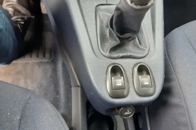 Peugeot 1007 (2006) thumbnail 6