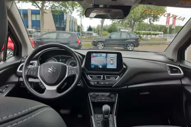 Suzuki S-CROSS (2023) thumbnail 3