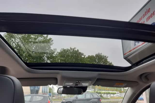 Suzuki S-CROSS (2023) thumbnail 4