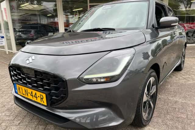Suzuki Swift (2025) thumbnail 2