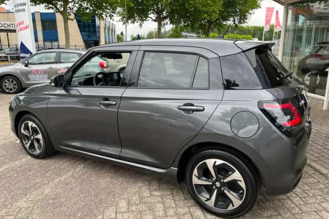 Suzuki Swift (2025) thumbnail 3