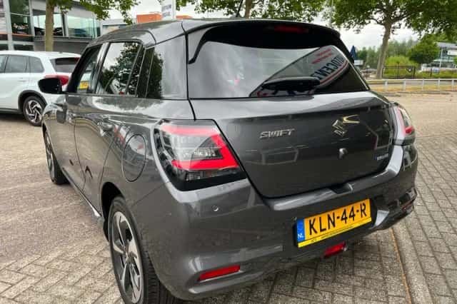 Suzuki Swift (2025) thumbnail 4