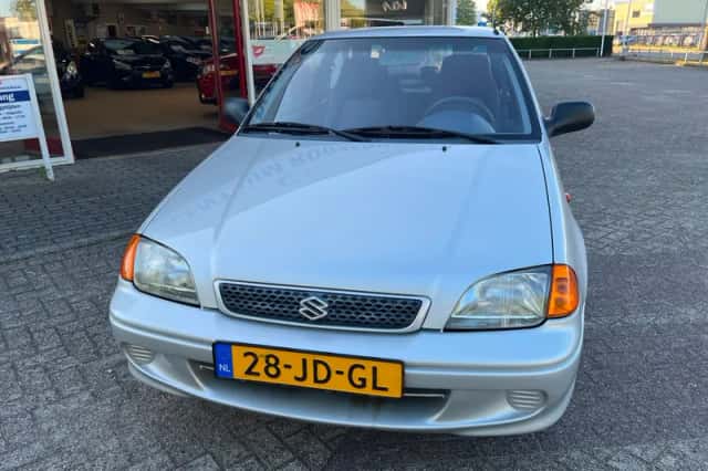Suzuki Swift (2002) thumbnail 2