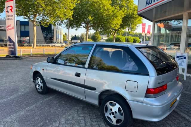 Suzuki Swift (2002) thumbnail 3