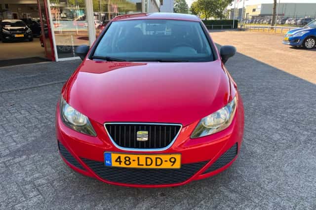 SEAT Ibiza (2010) thumbnail 3