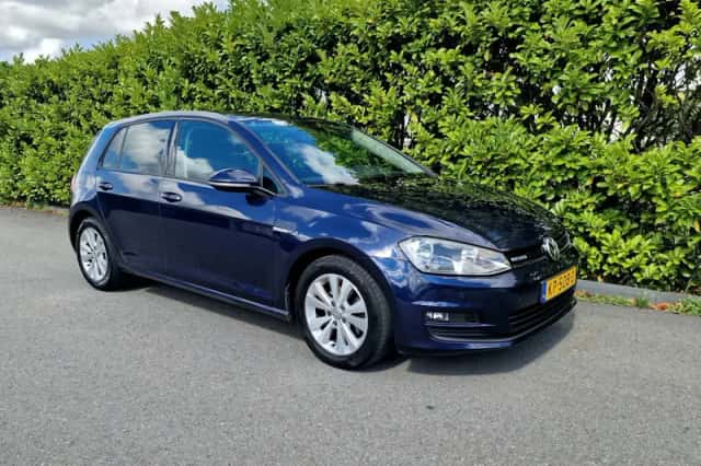 Volkswagen Golf (2016) thumbnail 2