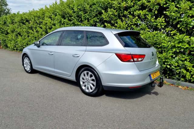 SEAT Leon (2016) thumbnail 3