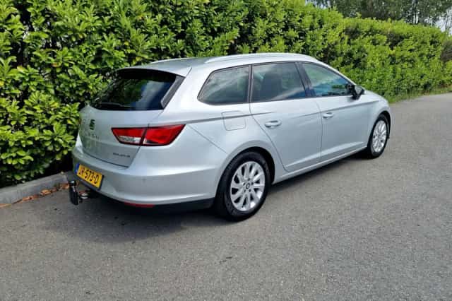 SEAT Leon (2016) thumbnail 4